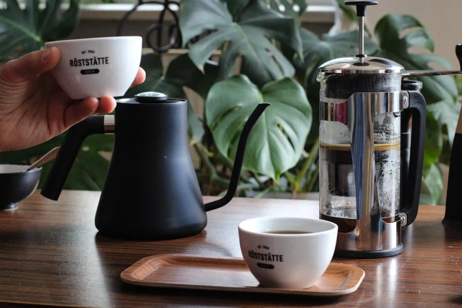 دم کردن قهوه با فرنچ پرس