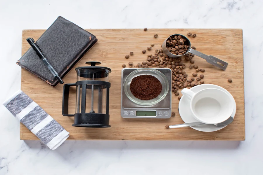 آموزش مرحله به مرحله دم آوری قهوه با فرنچ پرس