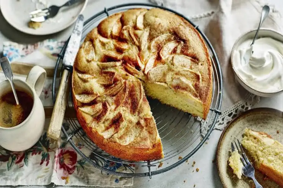 طرز تهیه کیک سیب و دارچین کافی‌شاپی